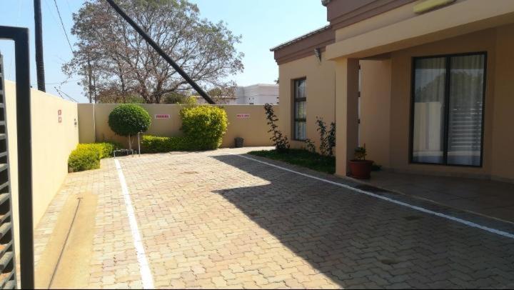 Styled Bed And Breakfast Palapye Bagian luar foto